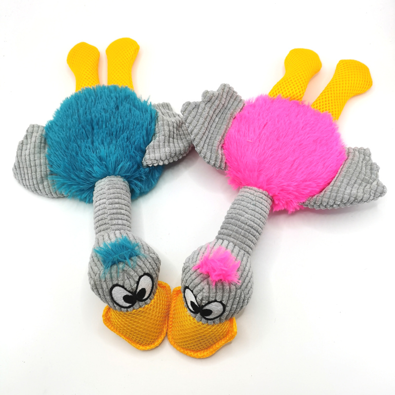 Knuffeleend met drie piepers